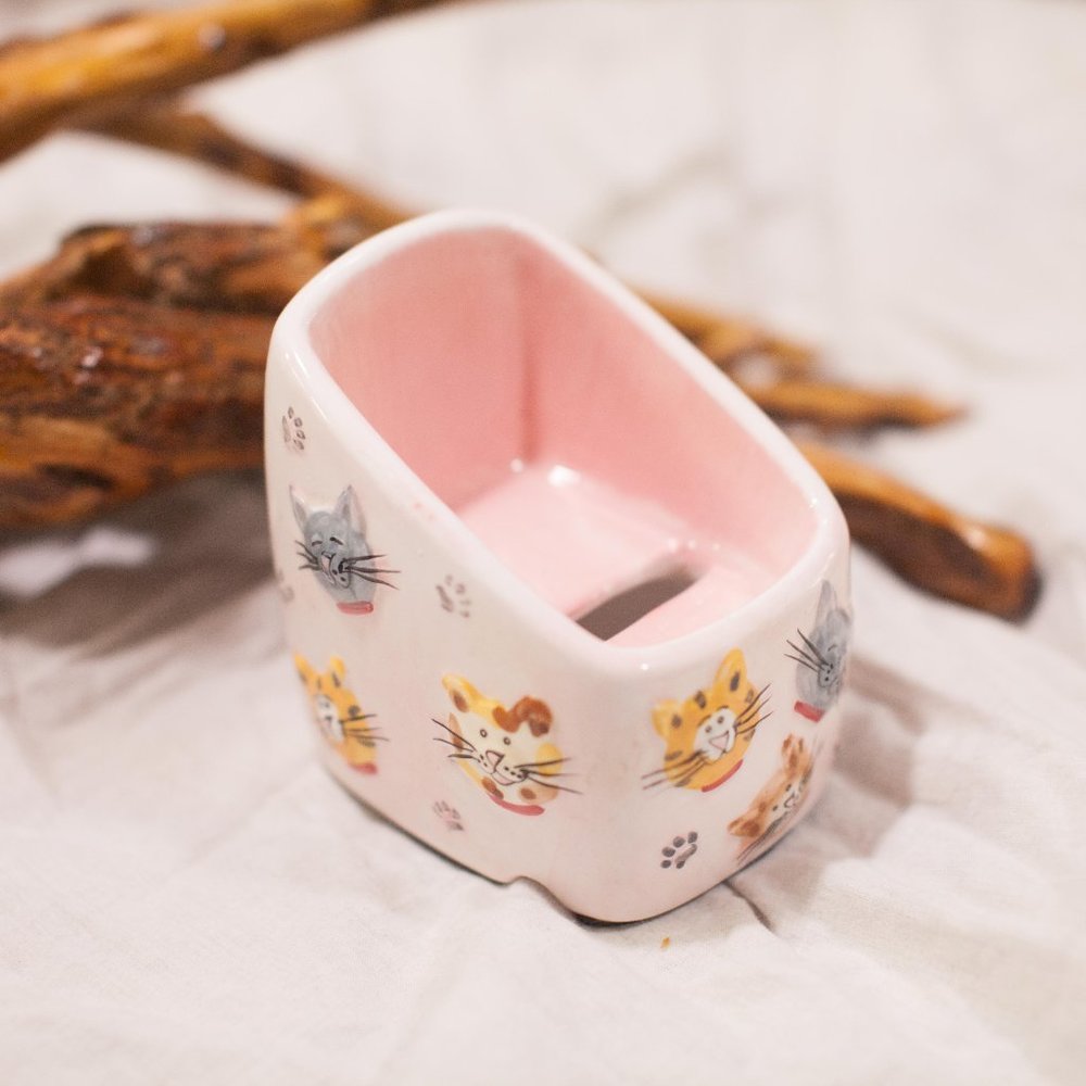 Y2K Cats Ceramic Charger Stand